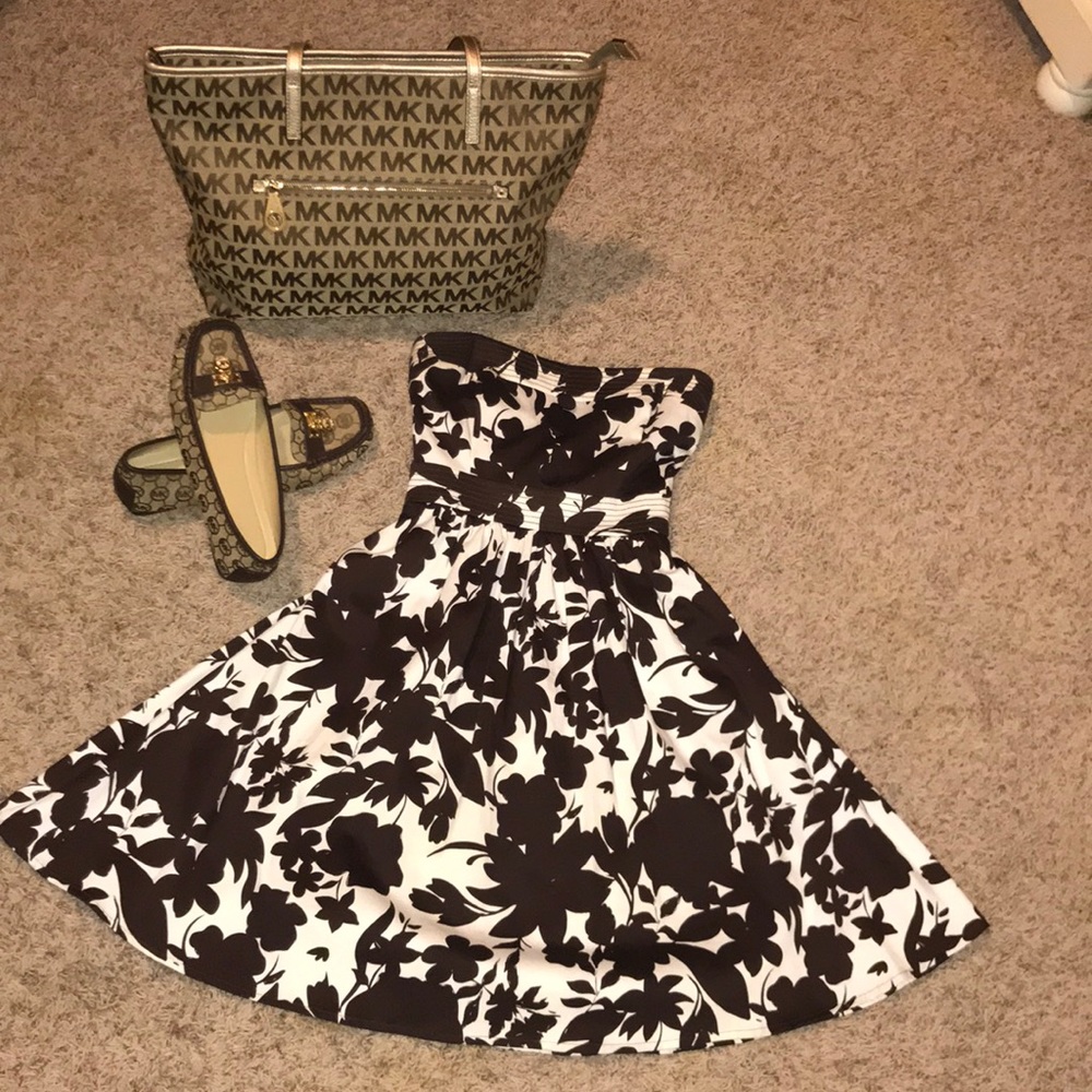 B. Smart Sleeveless Dress